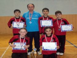 Bafra Atatürk İlköğretim Okulu Badmintonda Türkiye İkincisi Oldu