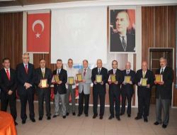 Karabük'te Vergi Rekortmenlerine Plaket Verildi