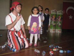 Zambak Kukla Çocuk Tiyatrosu 'horhor Ve Kıvırcık'ı Sahneledi