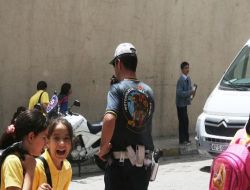 Polise Resimli Tişört