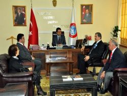 Sgk Çalışanları, Başkan Bahçeci'yi Makamında Ziyaret Etti