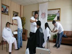Şefkatevleri'nde Kalan Kadınların Saçlarına Kuaför Eli Değdi