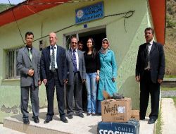 Rize Üniversitesi Öğrencilerinden Hakkari'deki Köy İlköğretim Öğrencilerine Yardım
