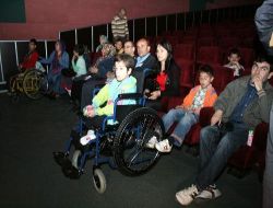 Talas Belediyesi'nden Engellilere Sinema Keyfi