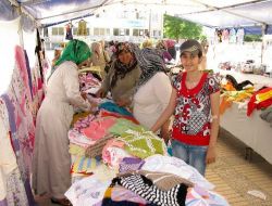 Çınarder Fakir Öğrenciler Yararına Kermes Düzenledi