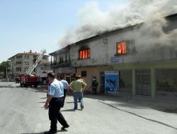 Sapanca'daki Yangında Ahşap Ev Alevlere Teslim Oldu!