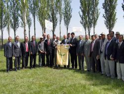 Niğde Aşlama Köyü'ne Altın Bayrak Verildi
