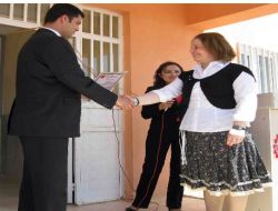 Paylaşım Siteleri Aracılığıyla Köy Okuluna Kütüphane Kurdular