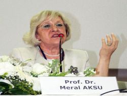 Prof. Dr. Aksu: 4 Yıllık Fakülteden Mezun Olabilmek İçin 739 Sınavdan Geçmek Gerekiyor