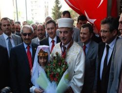 Diyanet İşleri Başkanı Bardakoğlu: "İslam Dünyasının Da Dikmesi Gereken Sökükleri Var!"