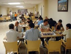 Gençler 'mat Etmek' İçin Yarıştı