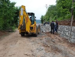 Köylüler İmece Usulü İle 300 Metrelik İstinat Duvarı Yaptı