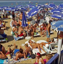 Yerli turist akınına uğrayan Alanya'da doluluk yüzde 85'lere ulaştı!!