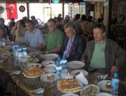 Testi Kebaplı Anneler Günü Kutlaması