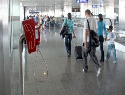 Atatürk Havalimanı'nda 49 Noktaya İhbar Telefonları Kuruldu!
