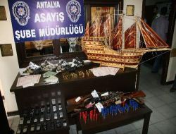 Antalya'da Çete Operasyonu: 28 Kişi Gözaltına Alındı!