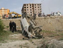 Minibüs Şarampole Uçtu: 4 Yaralı!