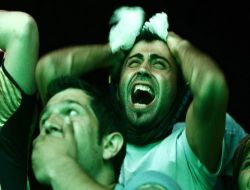 Fenerbahçelili Taraftarlar Bağdat Caddesi'nden Üzgün Ayrıldı!