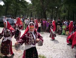 Hıdırellez Etkinliği Köyden Göç Edenlerle Kalanları Bir Araya Getiriyor