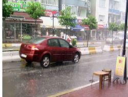 Kuşadası'ndan Caddeler Göle Döndü