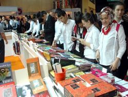Kocaeli Kitap Fuarı'nı Üç Günde 50 Bin Kişi Ziyaret Etti