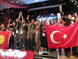 Balıkesir Fırat Koleji Bilişim Olimpiyatları'nda Dünya İkincisi Oldu
