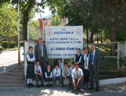 Nezir Gencer İlköğretim Okulu Öğrencilerinden Huzurevine Ziyaret