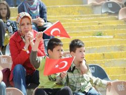 Öğrenciler, 'İlk Adım'ı Tuvale İşledi!.