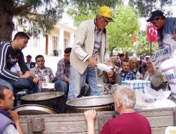 Belediye Yeni Aldığı Araçlar İçin Hayır Yemeği Verdi