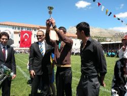 Elmalı'daki 19 Mayıs Kutlamalarına Güreş Gösterileri Renk Kattı