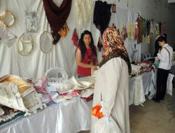 Eğitim Gönüllüsü Bayanlar Fakir Öğrenciler Yararına Kermes Açtı