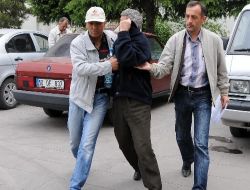 Cinayet Zanlısı 4 Yıl Boyunca Kadın Kılığında Dolaşmış!!