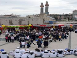 Yoğurt İçinde Altın Bulma Yarışması Renkli Geçti!