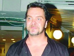 BEYAZ'DAN BÜYÜK JEST!