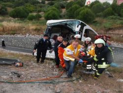 İzmir'de Trafik Kazası : 1 Ölü 18 Yaralı