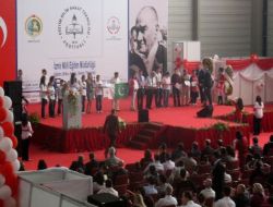 İzmir 7. Eğitim Bilim Kültür Sanat Teknoloji Festivali'nde Derece Girenler Ödüllendirildi