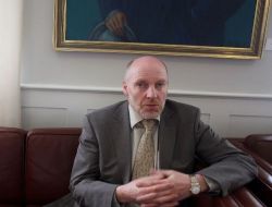 İzlanda Ekonomi Bakanı Sigfusson: AB İle Zorlu Bir Süreç Bizi Bekliyor!..