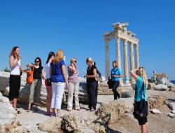 Çekli Turist Rehberleri Side Antik Kent'e Hayran Kaldı