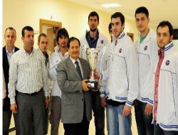 YÖK Başkan Vekili Yekta Saraç Türkiye Şampiyonlarını Kutladı