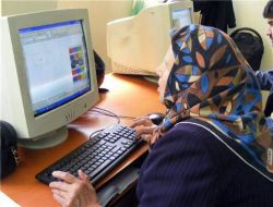 70 Yaşındaki Kadın Grafik Ve Animasyon Eğitimi Alıyor