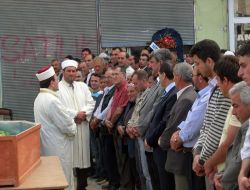 Genç Öğretmenler Ve Küçük Kızları Gözyaşları İle Uğurlandı