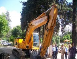 Yıkım Ekipleri Engellileri Aşamadı