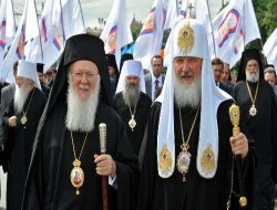 Fener Rum Patriği Bartholomeos, Patrik Kirill İle Birlikte Ortodoks Yürüyüşe Katıldı!