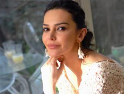 HANDE ATAİZİ YİNE ŞAŞIRTTI!