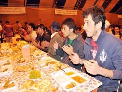Çorum'da Hayırseverler Günde Bin Kişiye İftar Veriyor