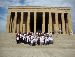 İzmir Büyükşehir Belediyesi, Anne Ve Çocuklara Anıtkabir'i Gezdirdi