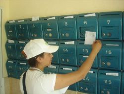 İzmirgaz Kapı Kapı Dolaşıp Broşür Dağıtıyor..