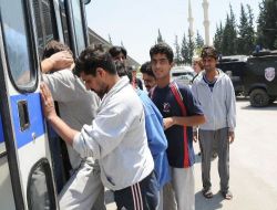 Adana'da Pakistan ve Irak Uyruklu 27 Kaçak Yakalandı