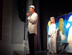 'ortaya Bir Karışık' Adlı Oyun Kars'te Sahnelendi