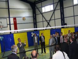 Hülya Avşar, Ardahan'da Spor Salonunun Açılışını Yaptı